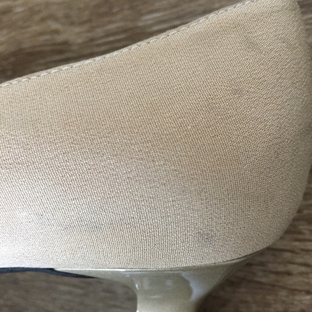 Stuart Weitzman Gold Kitten/Low Block Heel 5.5 - image 7